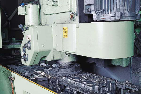 シリンダーヘッド加工ライン